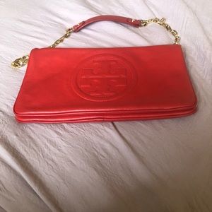 Tory Burch
Bombe Reva Shoulder leather clutch
